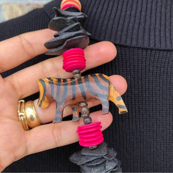 Vintage Chunky Boho Carved Wood African Safari Pink Brown Black Necklace - Picture 3 of 14